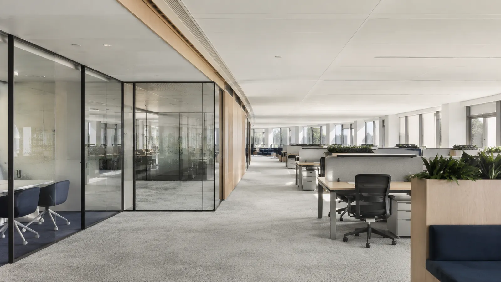 Plateau de bureaux rénové baigné de lumière naturelle