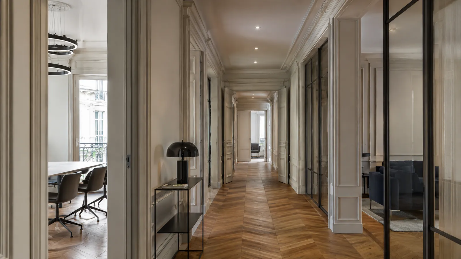 Espace patrimonial rénové, parquet historique préservé